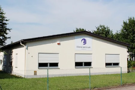 Außenaufnahme vom Blisterzentrum Gebäude